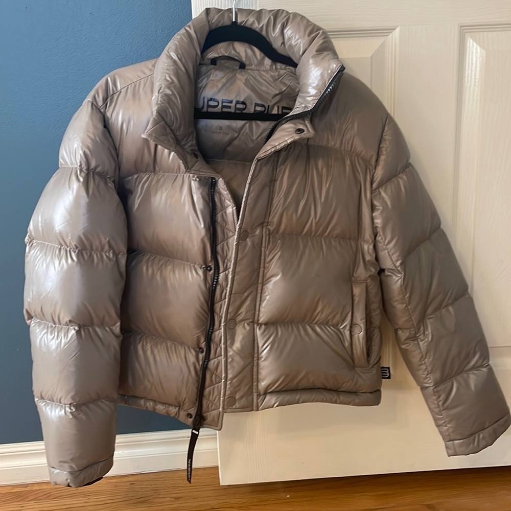 Aritzia Super World Super Puff Shorty in Modern Taupe